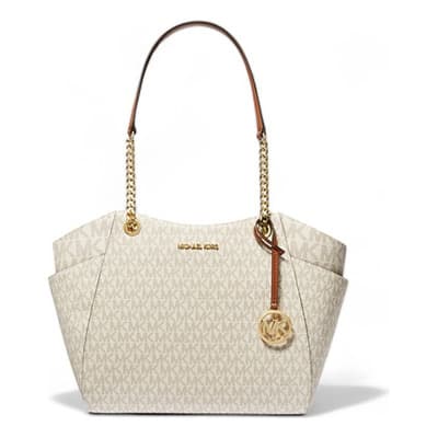 Tote Michael Kors Modelo Jet Set Travel Large. Acabado De Los Herrajes Dorados Color Vainilla Correa De Hombro Café Diseño De La Tela Monograma